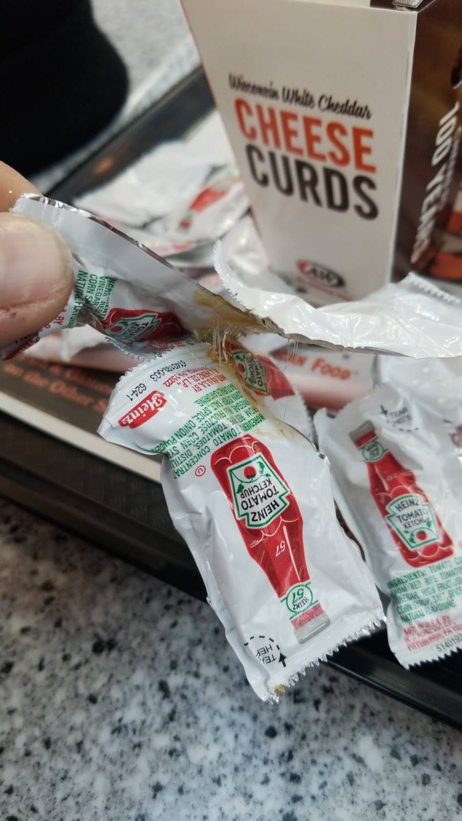 A&W Restaurant | restaurant | Rivertown Cross Mall, Grandville, MI 49418, USA | 6165313324 OR +1 616-531-3324