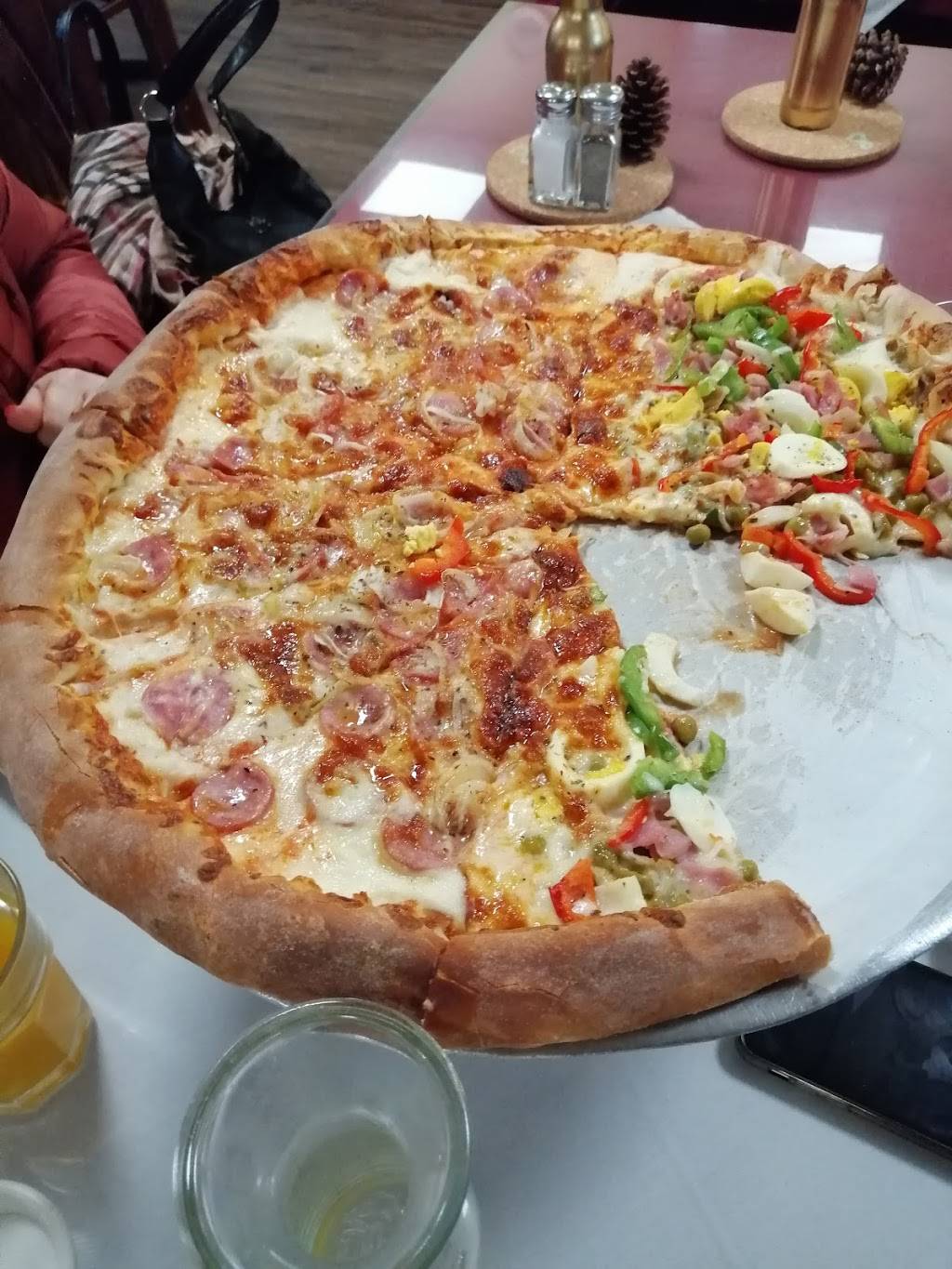 Leontinos Brick Oven | restaurant | 1581 Capitol Ave, Bridgeport, CT 06604, USA | 2037141700 OR +1 203-714-1700