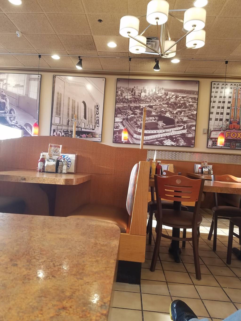 Kerbys Koney Island | restaurant | 384 John R Rd, Troy, MI 48083, USA | 2485882552 OR +1 248-588-2552