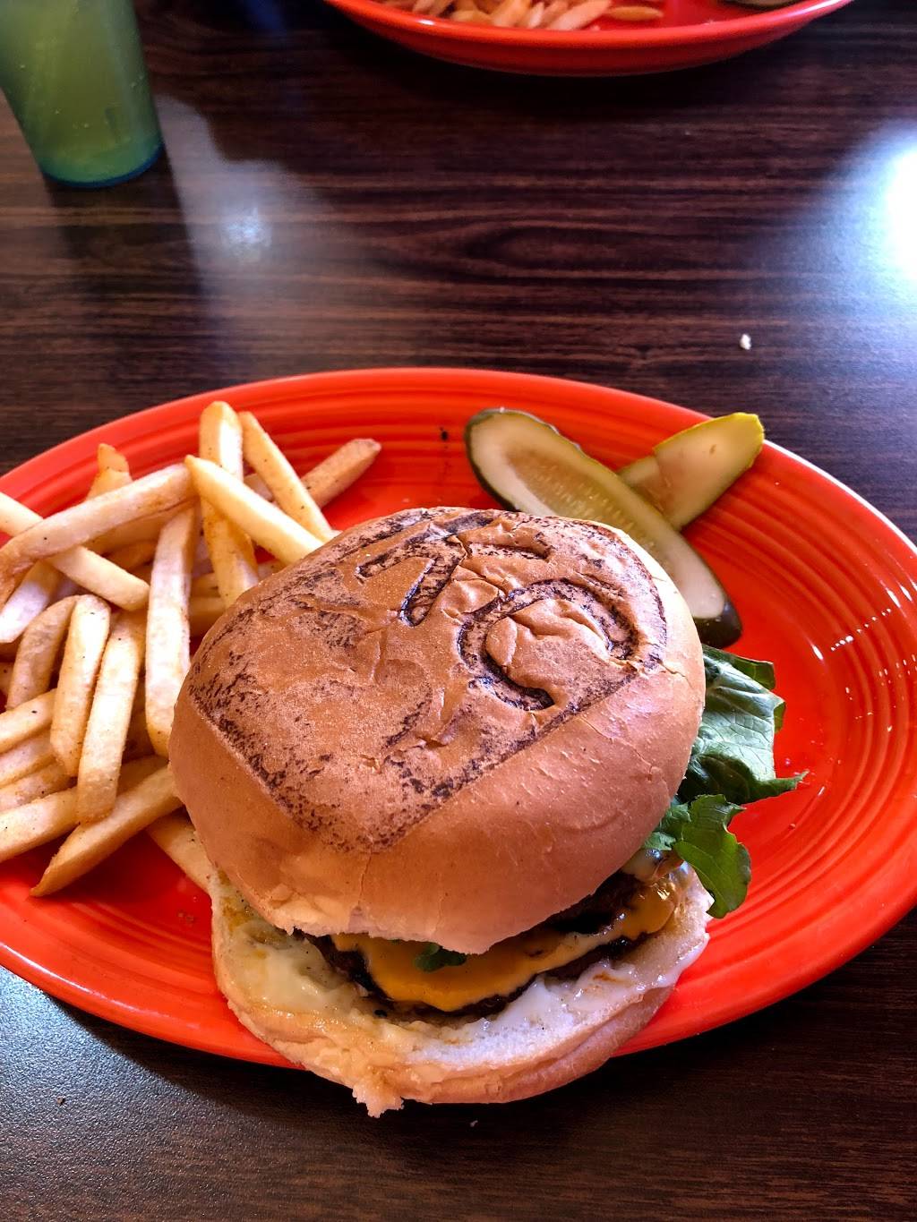 KC Smoke Burger Group | restaurant | 1610 W 39th St, Kansas City, MO 64111, USA | 8169314455 OR +1 816-931-4455