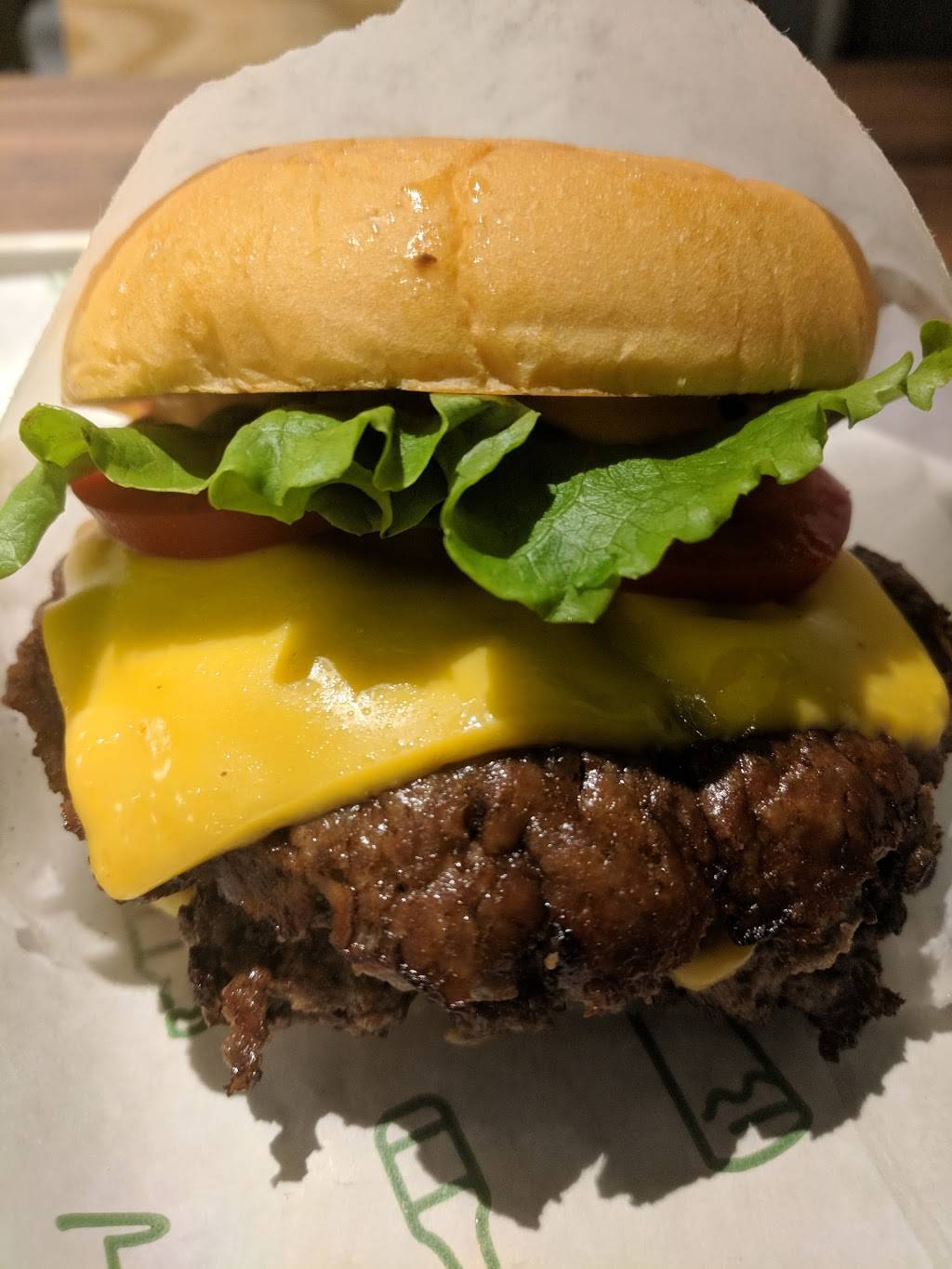 Shake Shack | restaurant | 6025 Royal Ln #305, Dallas, TX 75230, USA | 4694452240 OR +1 469-445-2240