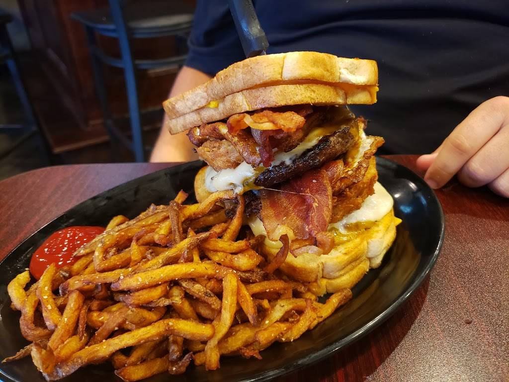 The Ridge Eat & Drink | restaurant | 3325-201 Rocky Ridge Plz, Vestavia Hills, AL 35243, USA | 2059175080 OR +1 205-917-5080