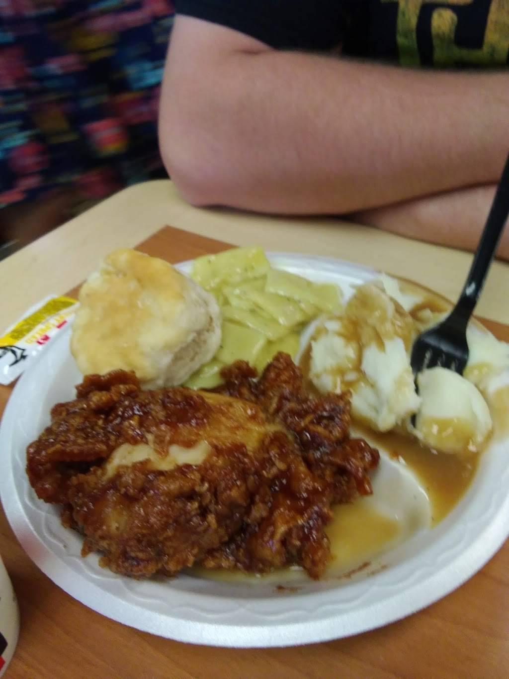 KFC | restaurant | 1523 S Reed Rd, Kokomo, IN 46902, USA | 7654526716 OR +1 765-452-6716