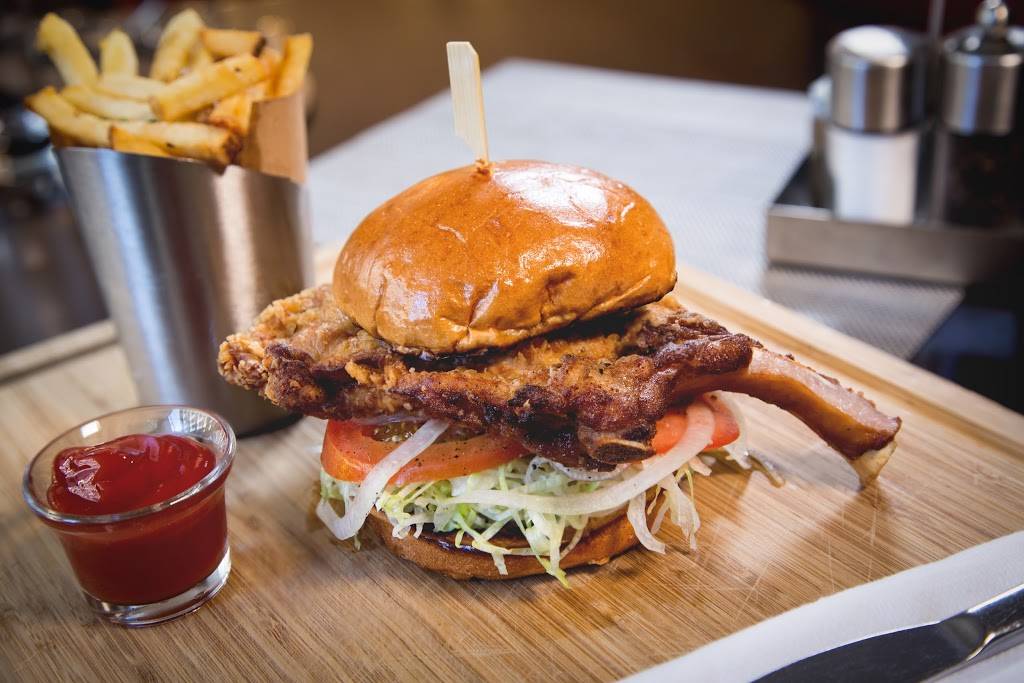 Michael Jordans Restaurant | cafe | 1225 22nd St, Oak Brook, IL 60523, USA | 6308282932 OR +1 630-828-2932