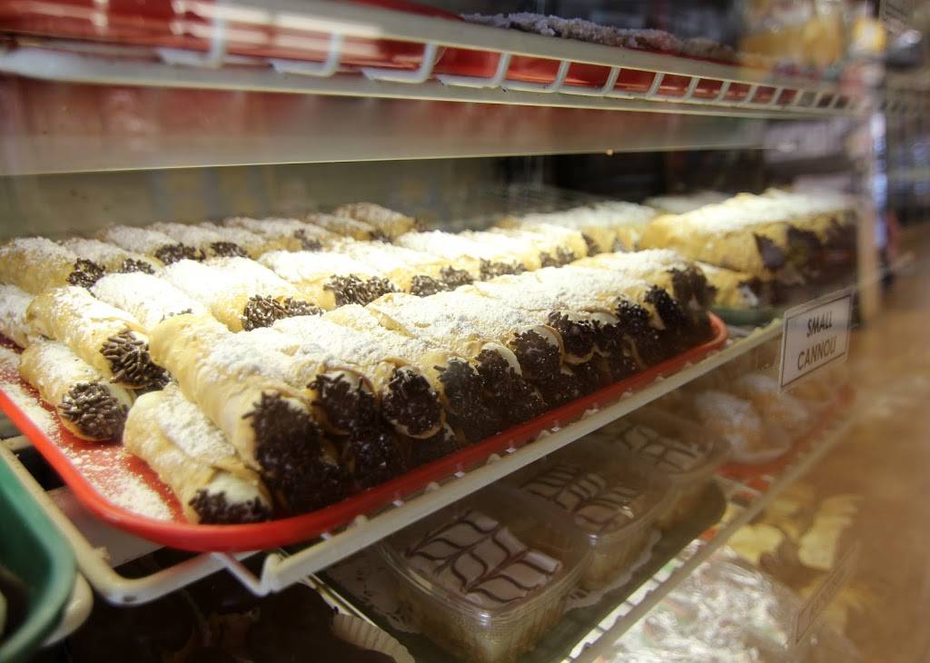 Cavarettas Italian Deli | bakery | 22045 Sherman Way, Canoga Park, CA 91304, USA | 8183406626 OR +1 818-340-6626