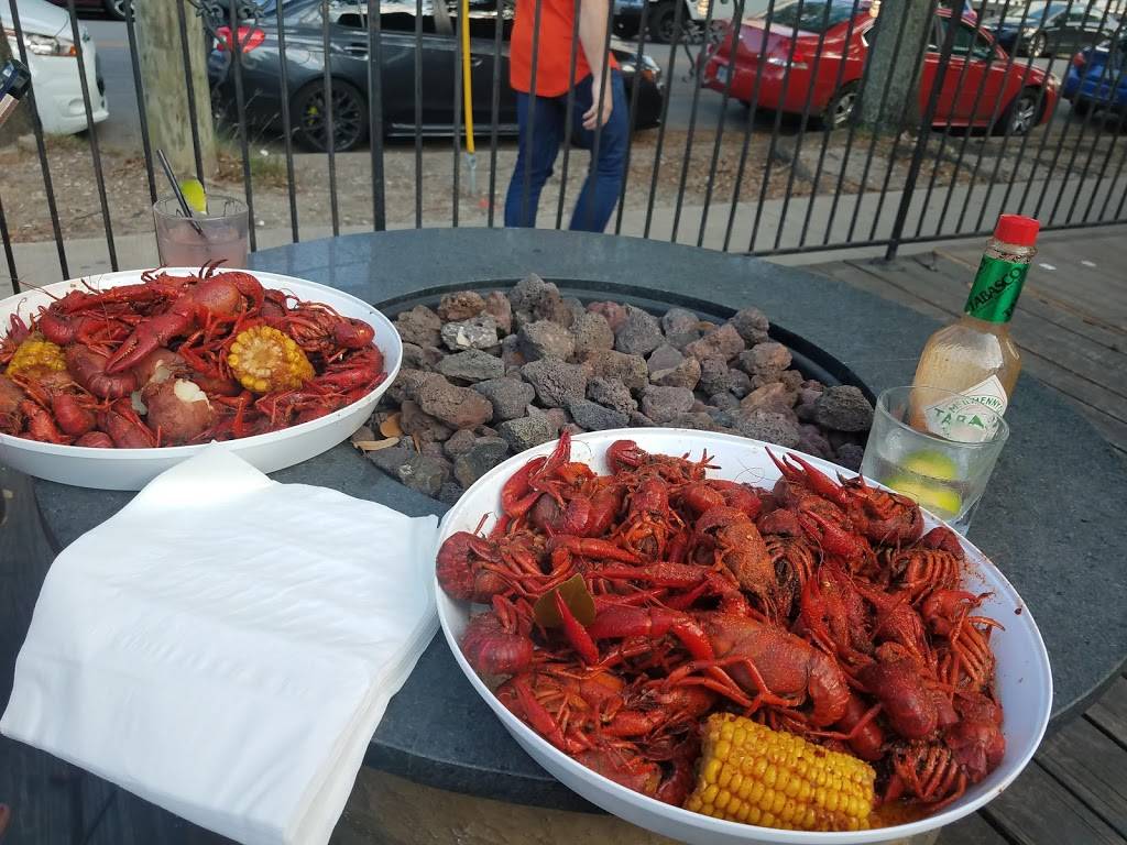 Luckys Pub | restaurant | 801 St Emanuel St, Houston, TX 77003, USA | 7135222010 OR +1 713-522-2010