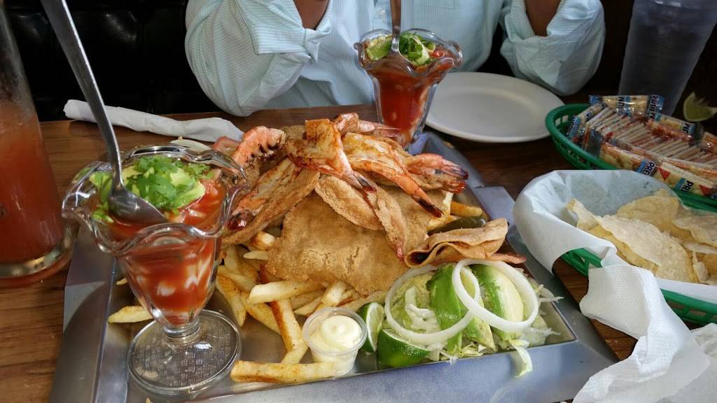 Mariscos La Reyna | restaurant | 3349 W Illinois Ave, Dallas, TX 75211, USA | 2143398630 OR +1 214-339-8630