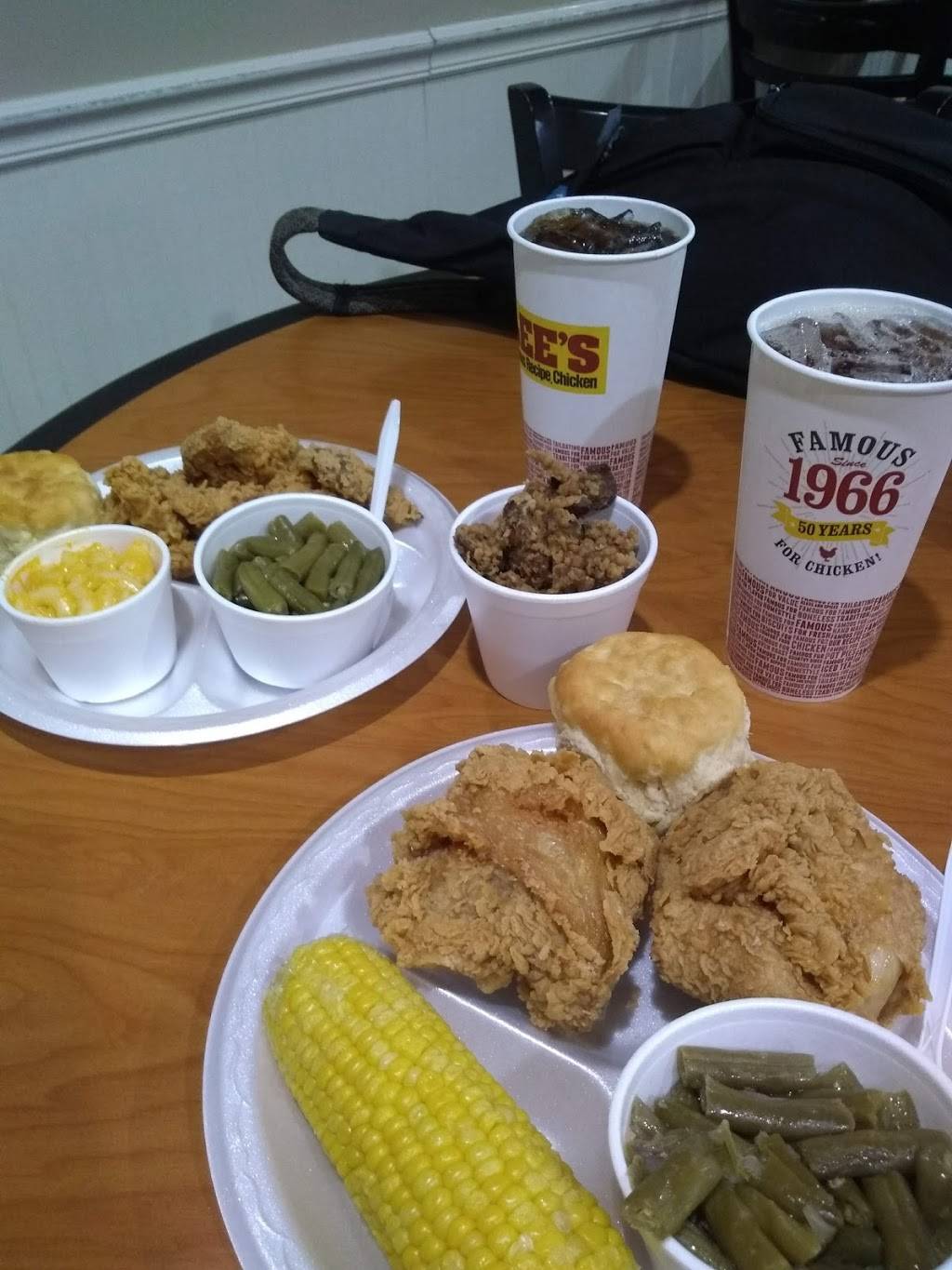 Lees Famous Recipe Chicken | restaurant | 2925 Brownsboro Rd, Louisville, KY 40206, USA | 5028964694 OR +1 502-896-4694