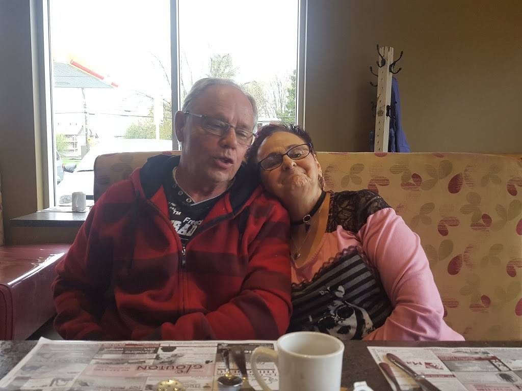 Restaurant Le Glouton | restaurant | 582 Rue Principale O, Farnham, QC J2N 1K8, Canada | 4503371180 OR +1 450-337-1180