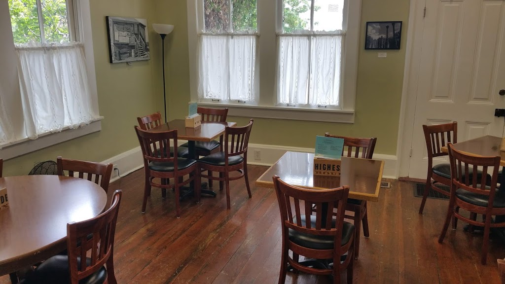 Martins At Midtown | restaurant | 1101 Belmont St, Vicksburg, MS 39180, USA | 6016362353 OR +1 601-636-2353