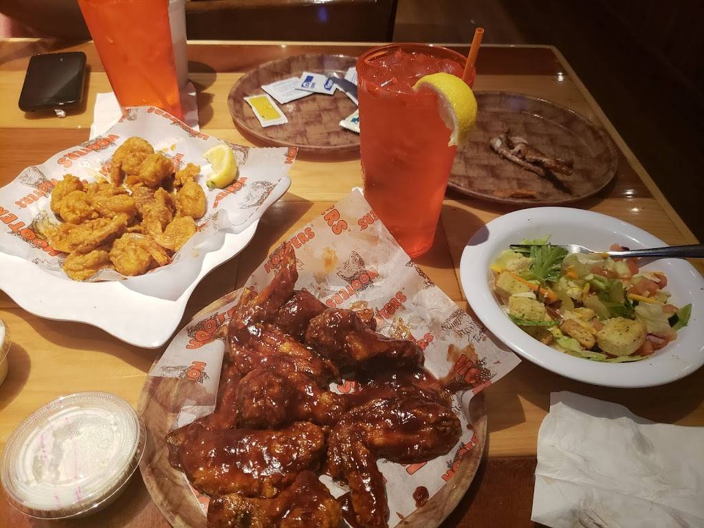 Original Hooters | restaurant | 9159 S Cicero Ave, Oak Lawn, IL 60453, USA | 7084234668 OR +1 708-423-4668