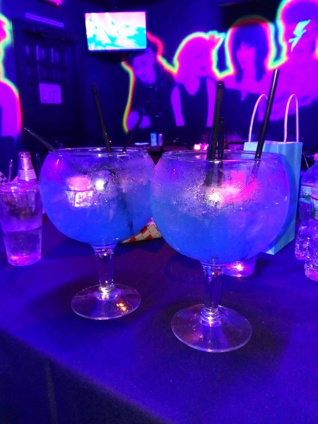 Totally 80s Bar and Grille | restaurant | 2512 W Orangethorpe Ave, Fullerton, CA 92833, USA | 7148790108 OR +1 714-879-0108