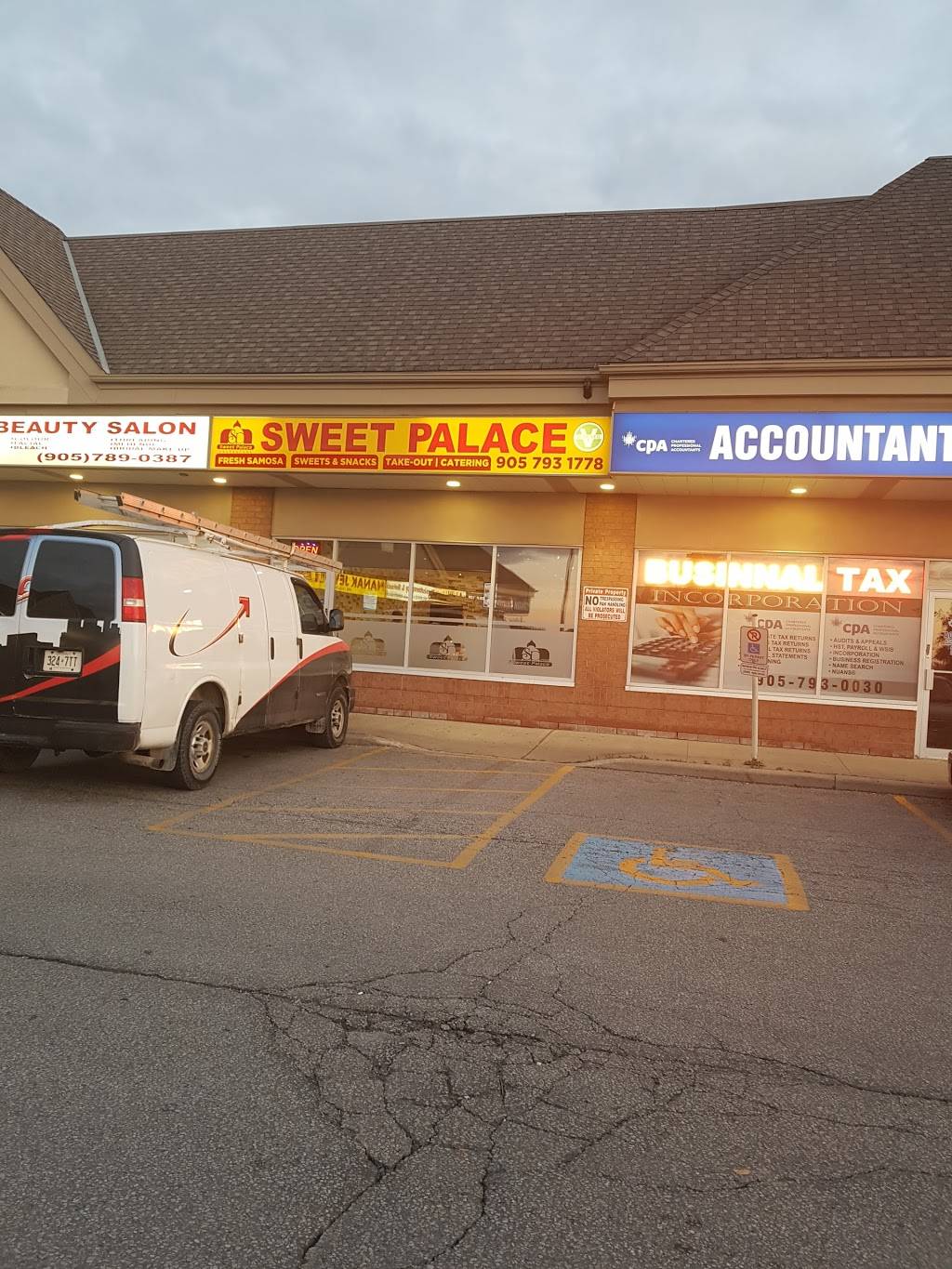 Sweet Palace | restaurant | 2945, 15 Sandalwood Pkwy E #15, Brampton, ON L6R 3J6, Canada | 9057931778 OR +1 905-793-1778