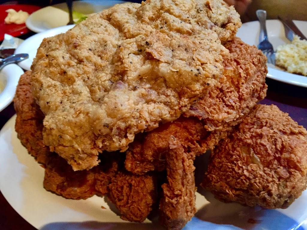 Babes Chicken Dinner House | restaurant | 104 N Oak St, Roanoke, TX 76262, USA | 8174912900 OR +1 817-491-2900