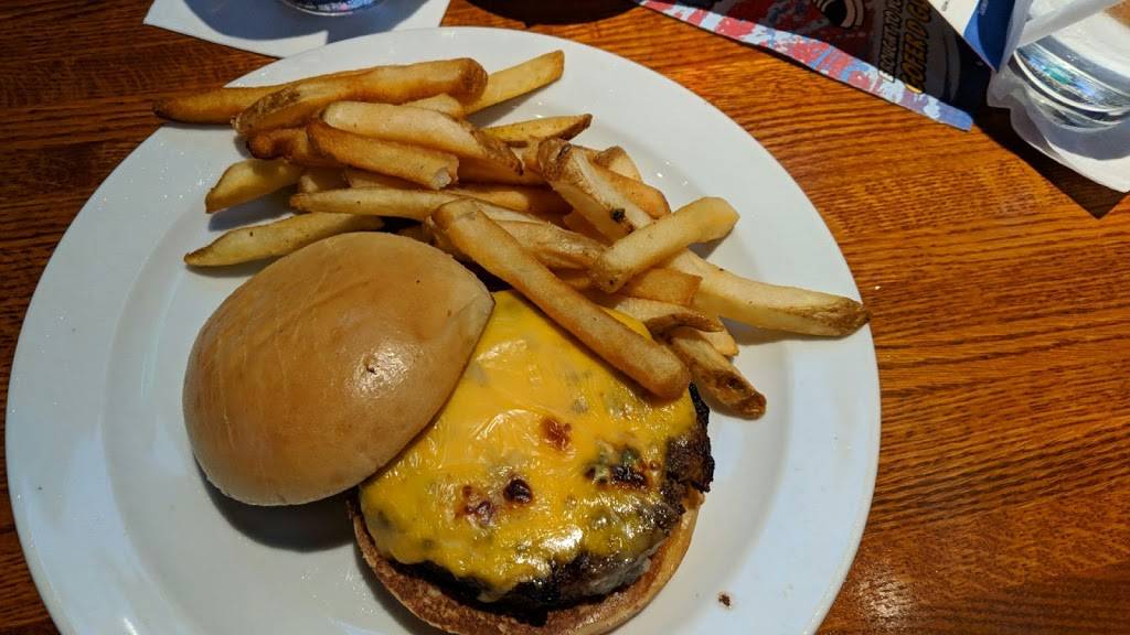 Glory Days Grill | restaurant | 1616 W Nursery Rd, Linthicum Heights, MD 21090, USA | 4439604343 OR +1 443-960-4343