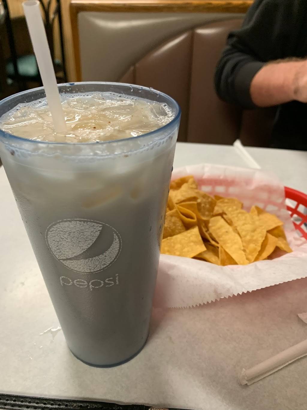 El Chaparro | restaurant | 900 S 13th St, Lincoln, NE 68508, USA | 4024357112 OR +1 402-435-7112