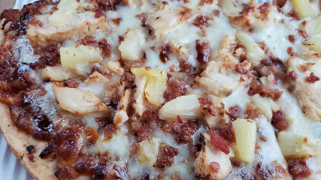 Drop Zone Pizzeria | restaurant | 13995 Fruit Ridge Dr, Defiance, OH 43512, USA | 4193952525 OR +1 419-395-2525
