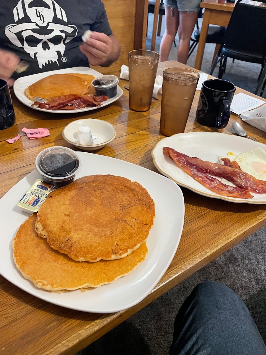 Buzz Cafe & Oxen House | restaurant | 820 Main St, Sabetha, KS 66534, USA | 7852843177 OR +1 785-284-3177