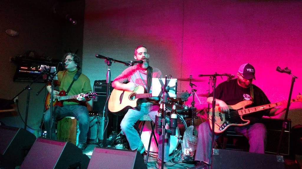 Feed & Sing | restaurant | 38135 Salem-Unity Rd, Salem, OH 44460, USA | 3308170028 OR +1 330-817-0028