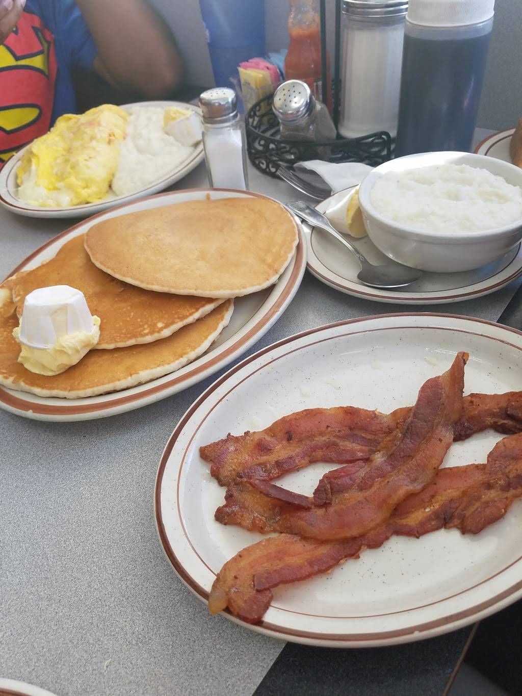 Coolidge Cafe | restaurant | 13400 W Nine Mile Rd, Oak Park, MI 48237, USA | 2485415929 OR +1 248-541-5929