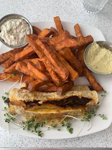 Super Natural Vegan Cuisine | restaurant | 22 Lindsay St S, Lindsay, ON K9V 2L8, Canada | 7058807683 OR +1 705-880-7683