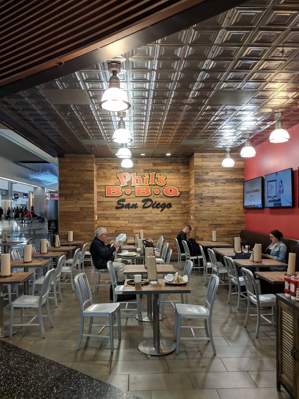 Phils BBQ | restaurant | Terminal 2 West, San Diego, CA 92101, USA | 6192266333 OR +1 619-226-6333