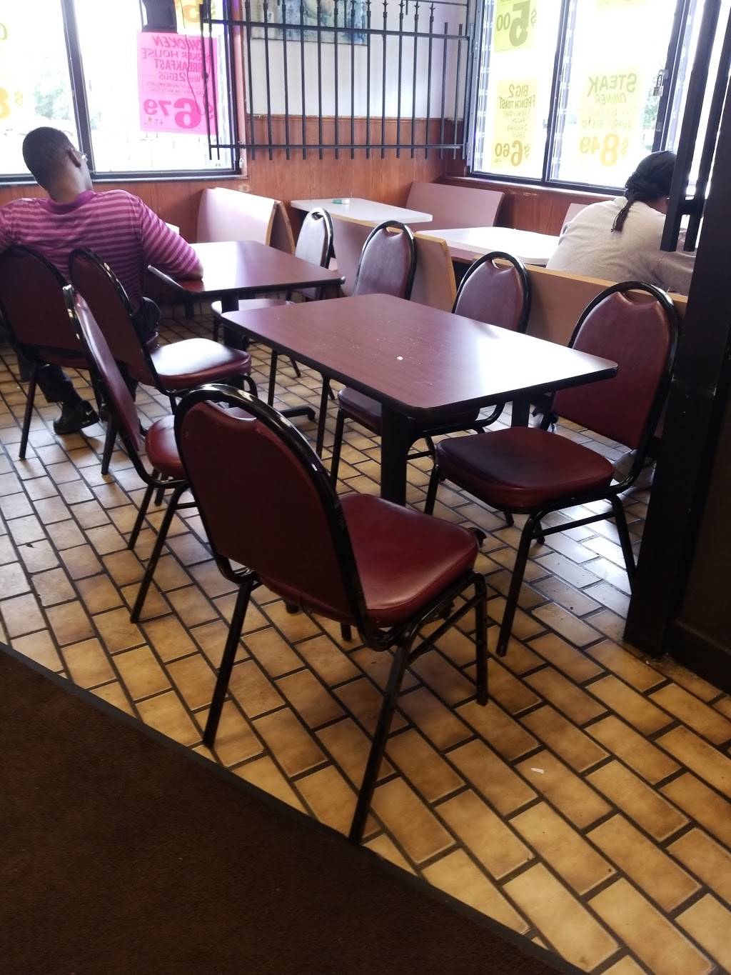 Maxwells Charcoal Grill | restaurant | 8637 S Ashland Ave, Chicago, IL 60620, USA | 7732338650 OR +1 773-233-8650