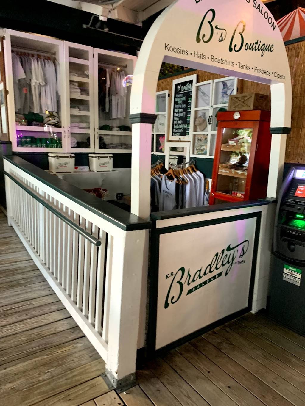 E.R. Bradleys | restaurant | 104 S Clematis St, West Palm Beach, FL 33401, USA | 5618333520 OR +1 561-833-3520