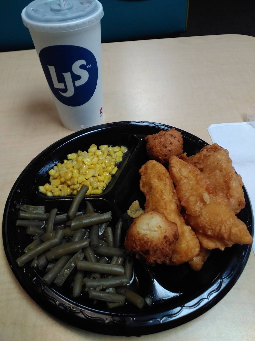 Long John Silvers | restaurant | 318 W 9th St, Mt Carmel, IL 62863, USA | 6182624034 OR +1 618-262-4034