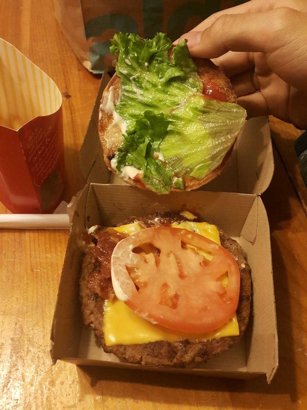 McDonalds | cafe | 385 Hamilton Regional Rd 8, Stoney Creek, ON L8G 1E7, Canada | 9056621423 OR +1 905-662-1423