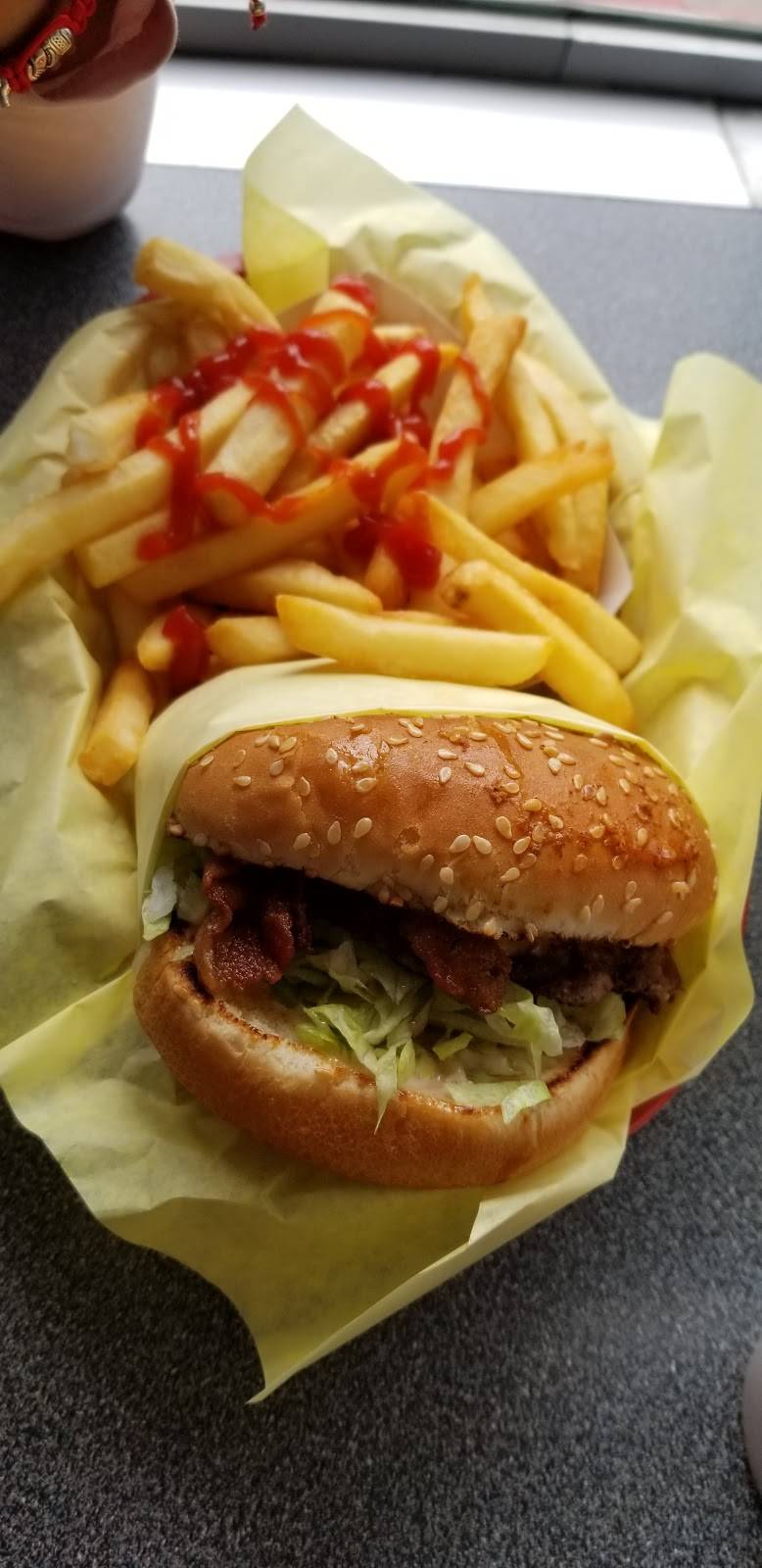 Tip Top Hamburgers | restaurant | 8612 Woodman Ave, Arleta, CA 91331, USA | 8188943835 OR +1 818-894-3835