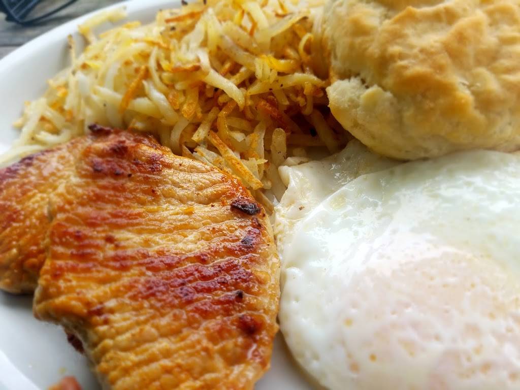 Lumpkins Marina Snack Bar And Grill | restaurant | 19 Lumpkin Dr, Penhook, VA 24137, USA | 4349274327 OR +1 434-927-4327