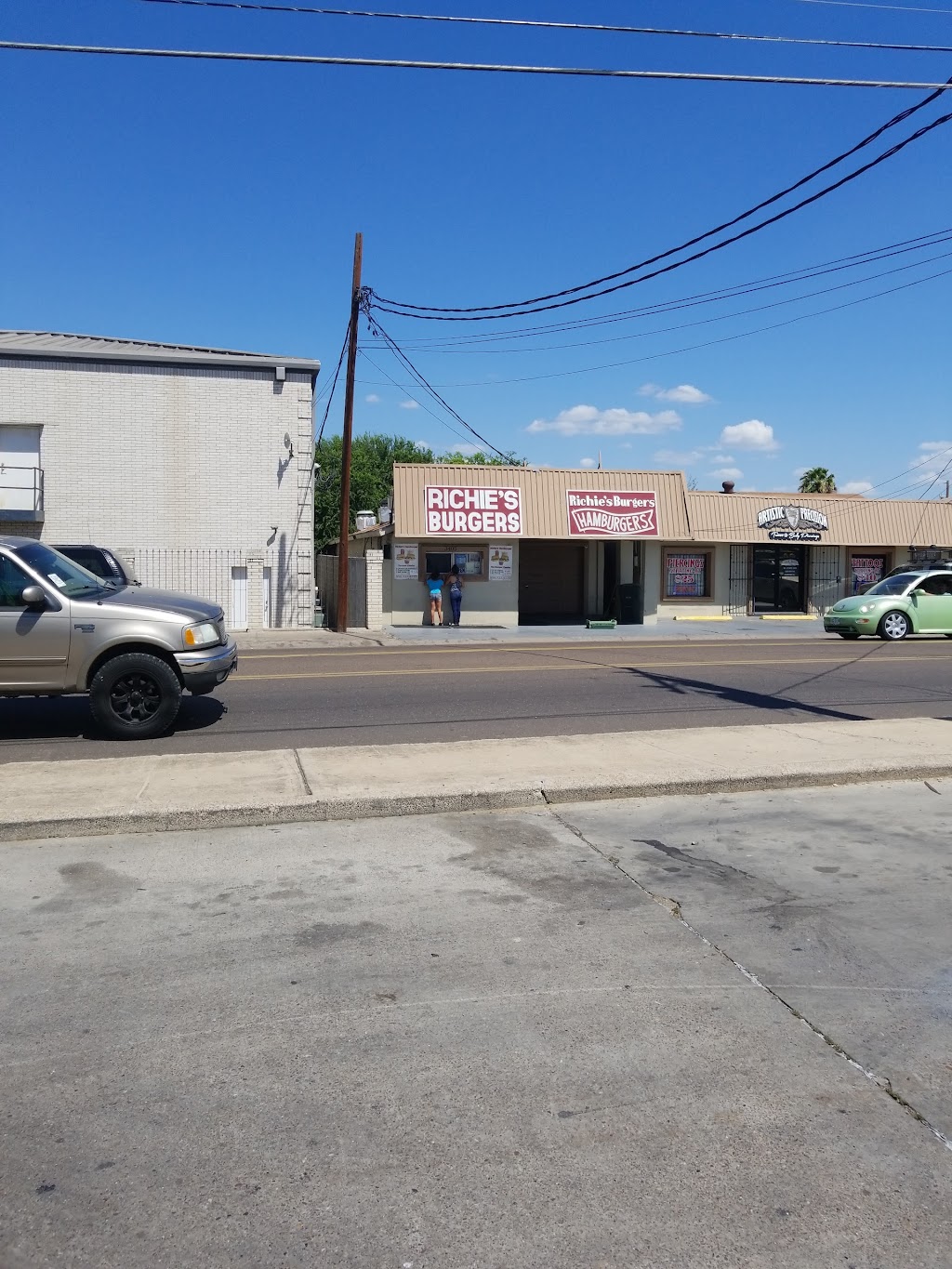 Richies Burgers | restaurant | 3405 N Arkansas Ave, Laredo, TX 78043, USA | 9567226125 OR +1 956-722-6125