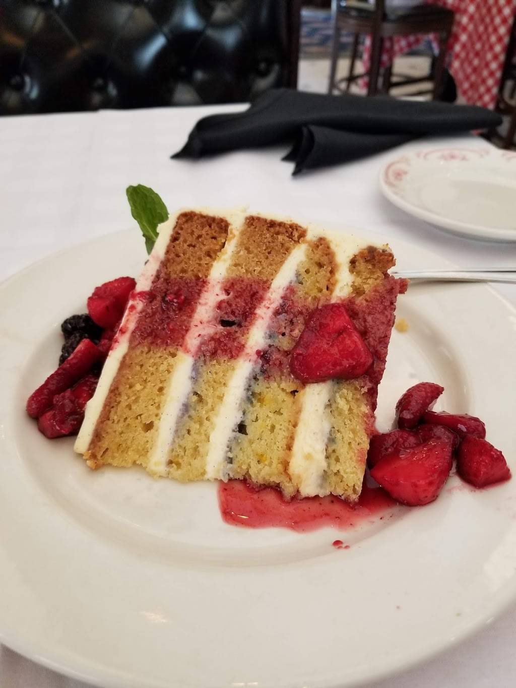 Maggianos Little Italy | restaurant | Short Pump, Town Center, 11800 W Broad St, Richmond, VA 23233, USA | 8042530900 OR +1 804-253-0900