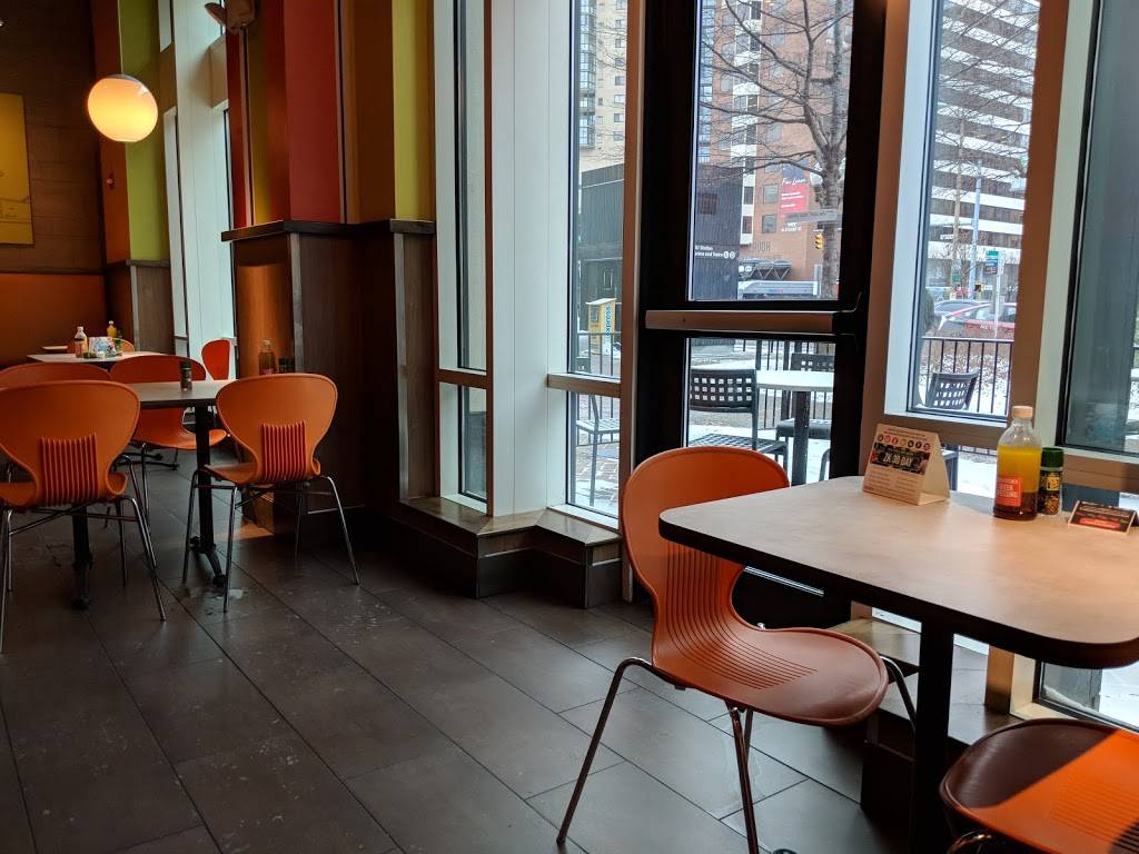 Zoës Kitchen | restaurant | 4245 Fairfax Dr Ste 150, Arlington, VA 22203, USA | 7038070410 OR +1 703-807-0410