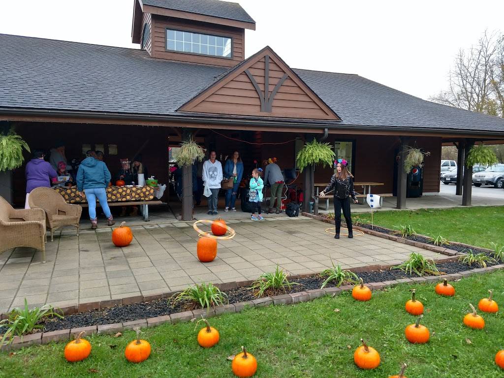 Sundae Fundays | restaurant | 25145 Royalton Rd, Columbia Station, OH 44028, USA | 4402363663 OR +1 440-236-3663