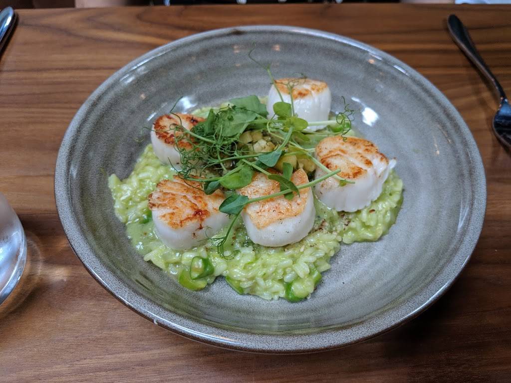 425˚F | restaurant | 100 Place Fabien Drapeau, Sainte-Thérèse, QC J7E 5W6, Canada | 4509519551 OR +1 450-951-9551