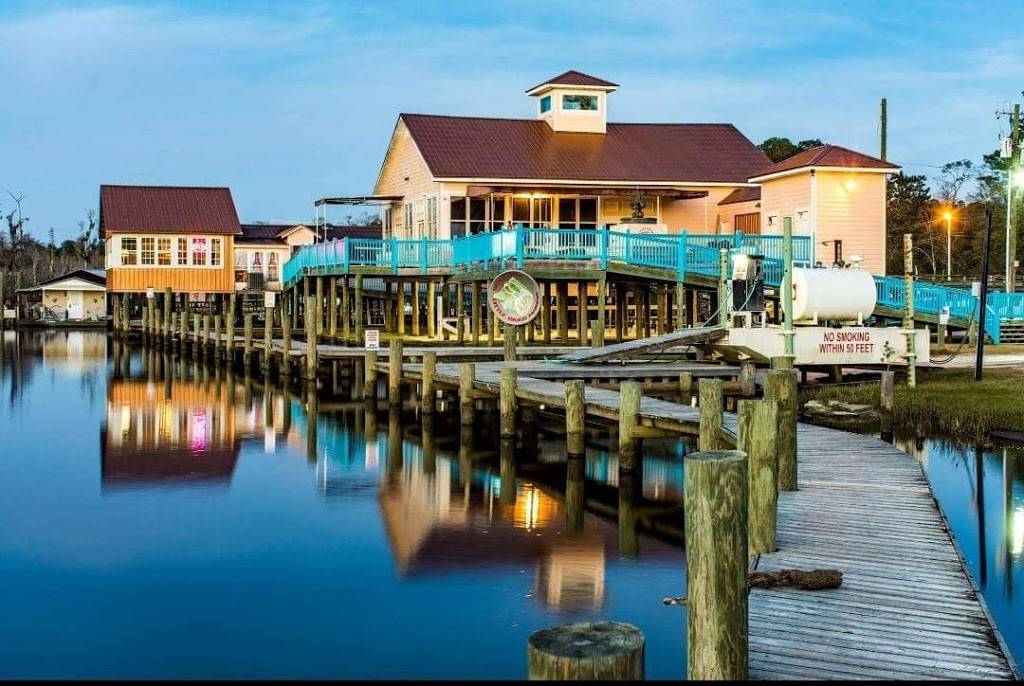 Little River Marina Bar and Grill | restaurant | 3200 Dumas Rd, Moss Point, MS 39562, USA | 2284755244 OR +1 228-475-5244