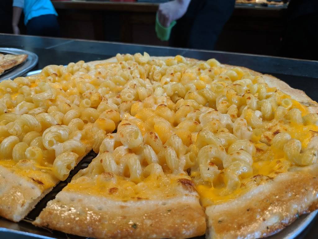 Cicis | restaurant | 2705 N Main St Ste 112, High Point, NC 27265, USA | 3368853333 OR +1 336-885-3333