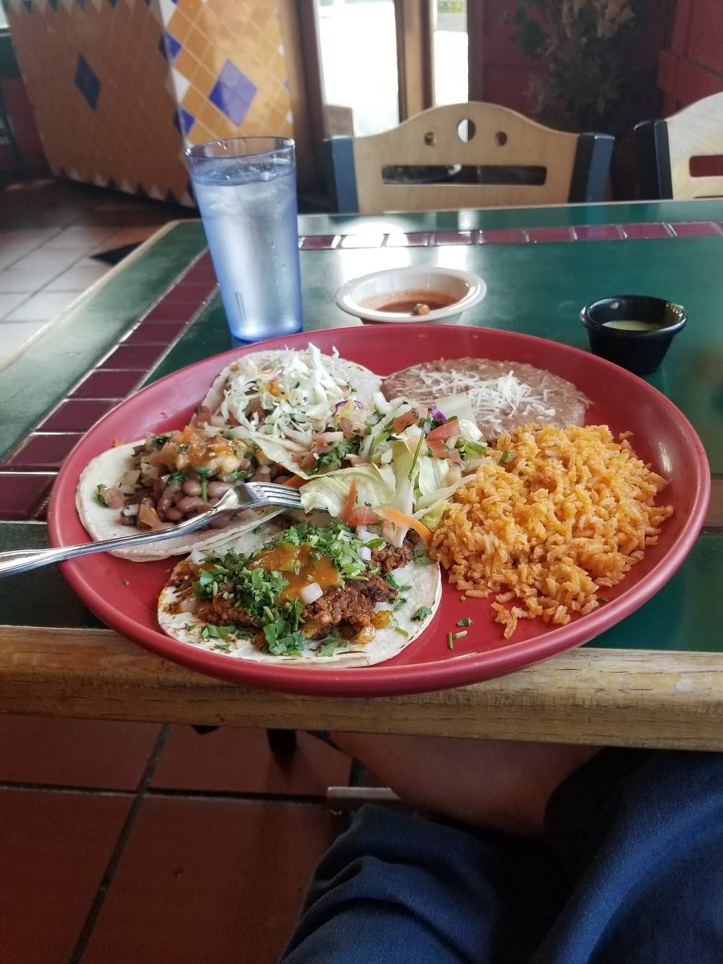 Tacos y Mariscos El Tiburon | restaurant | 1622 SW Roxbury St, Seattle, WA 98106, USA | 2065960827 OR +1 206-596-0827