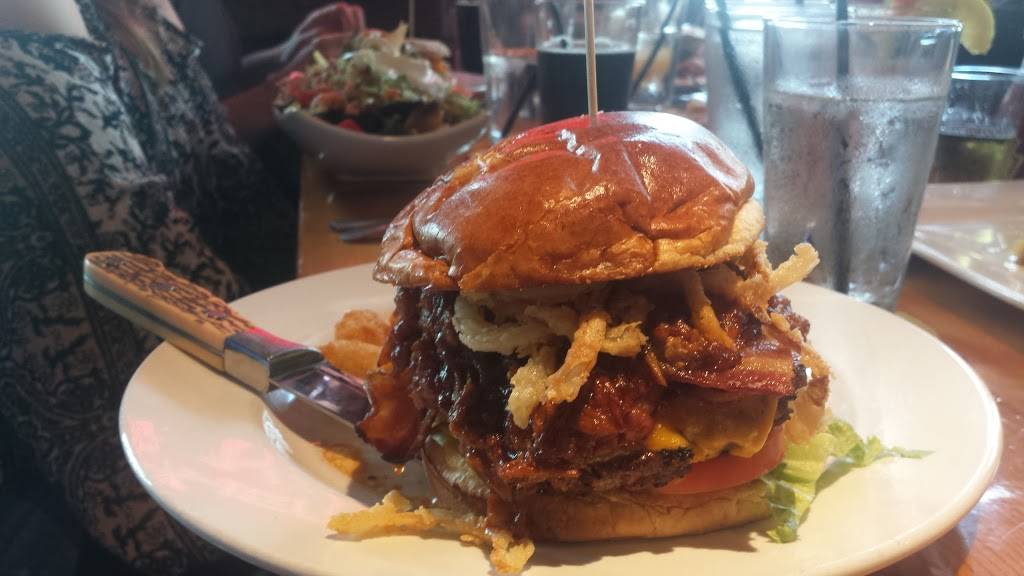 Stubbys Gastrogrub & Beer Bar | restaurant | 2060 N Humboldt Blvd Suite 200, Milwaukee, WI 53212, USA | 4147636324 OR +1 414-763-6324