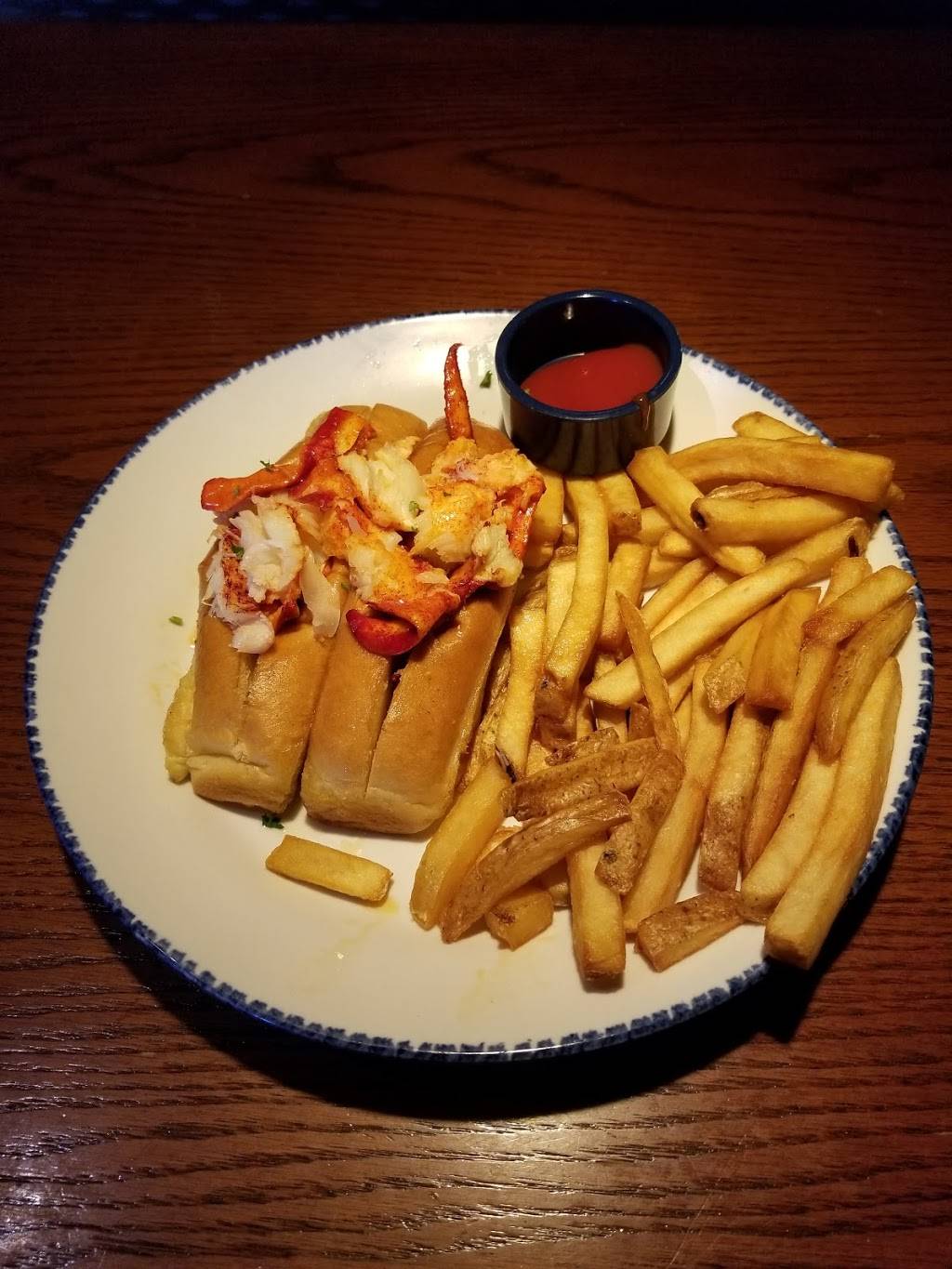 Red Lobster | restaurant | 6401 Darter Ct, Fort Pierce, FL 34945, USA | 7724614336 OR +1 772-461-4336