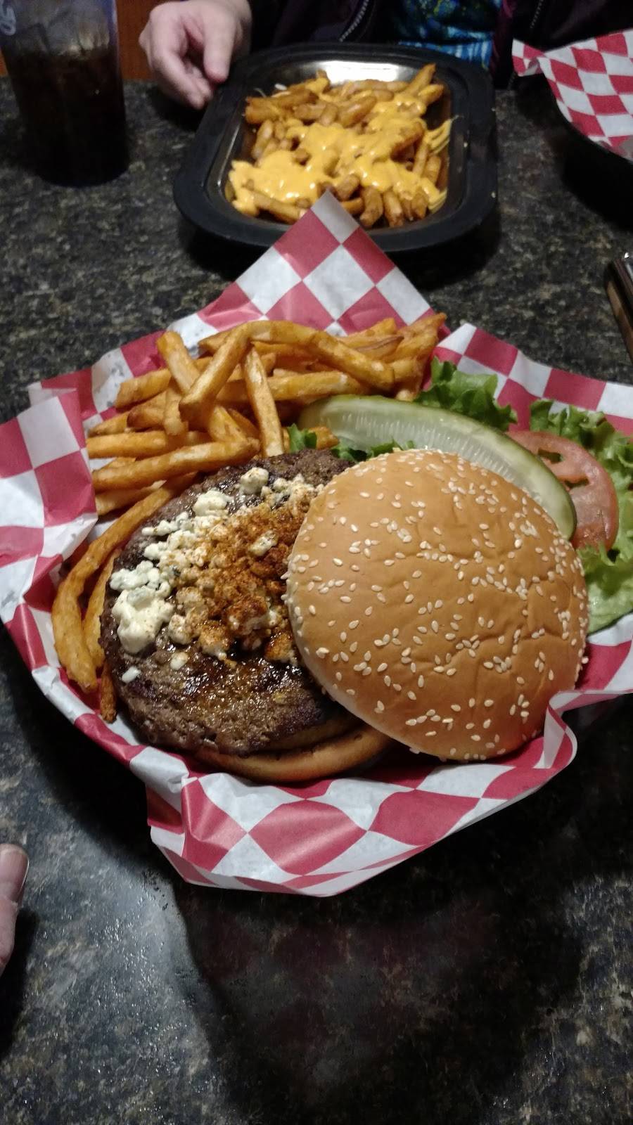 Coliseum Sports Bar and Grill | restaurant | 91 S N Main St, Fond du Lac, WI 54935, USA | 9209249599 OR +1 920-924-9599