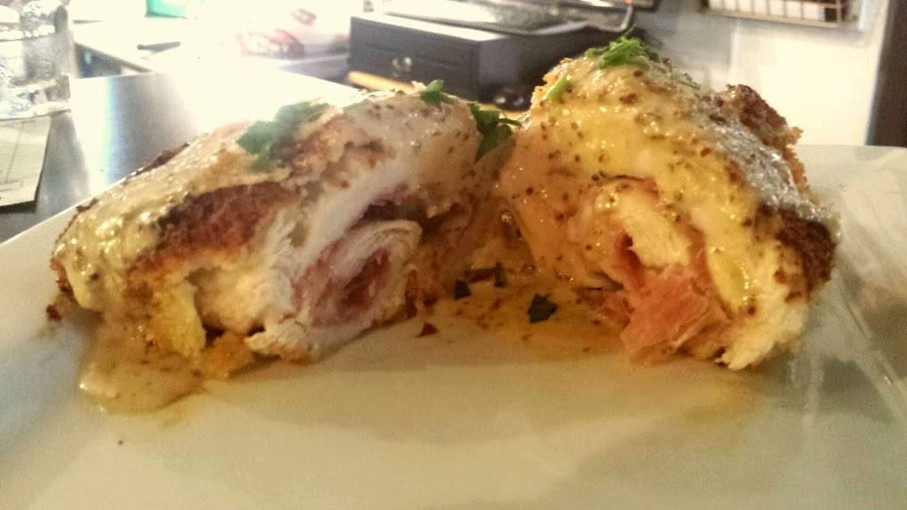 Hawks Nest Restaurant | restaurant | AR-69 Spur, Melbourne, AR 72556, USA | 8703684366 OR +1 870-368-4366