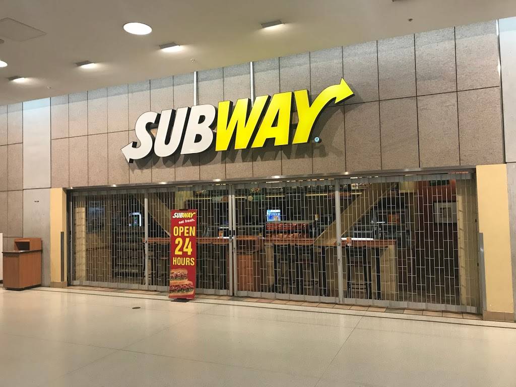 Subway | meal takeaway | 6301 Silver Dart Dr, Mississauga, ON L4W 1S9, Canada | 9056726980 OR +1 905-672-6980