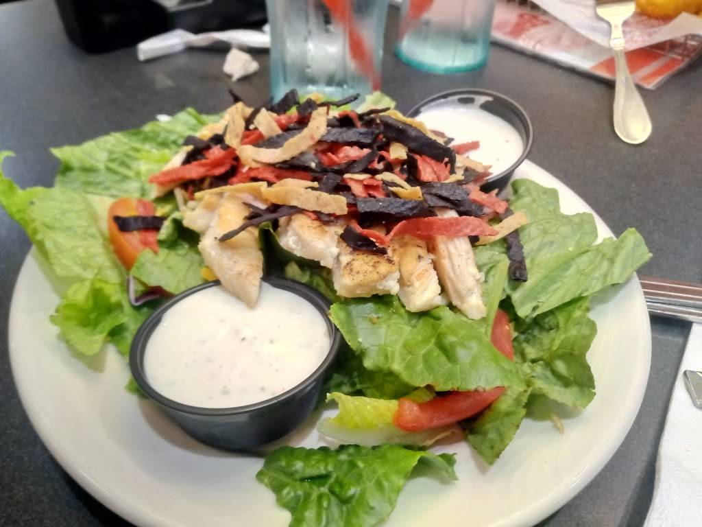 Friendlys | restaurant | 529 Memorial Dr, Chicopee, MA 01020, USA | 4135924221 OR +1 413-592-4221