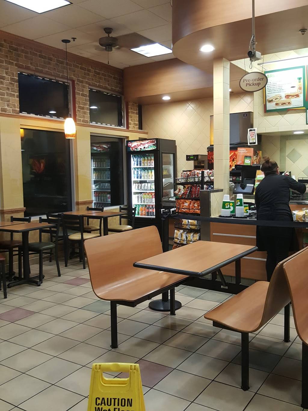 Subway | restaurant | 2811 Saviers Rd, Oxnard, CA 93033, USA | 8054872900 OR +1 805-487-2900