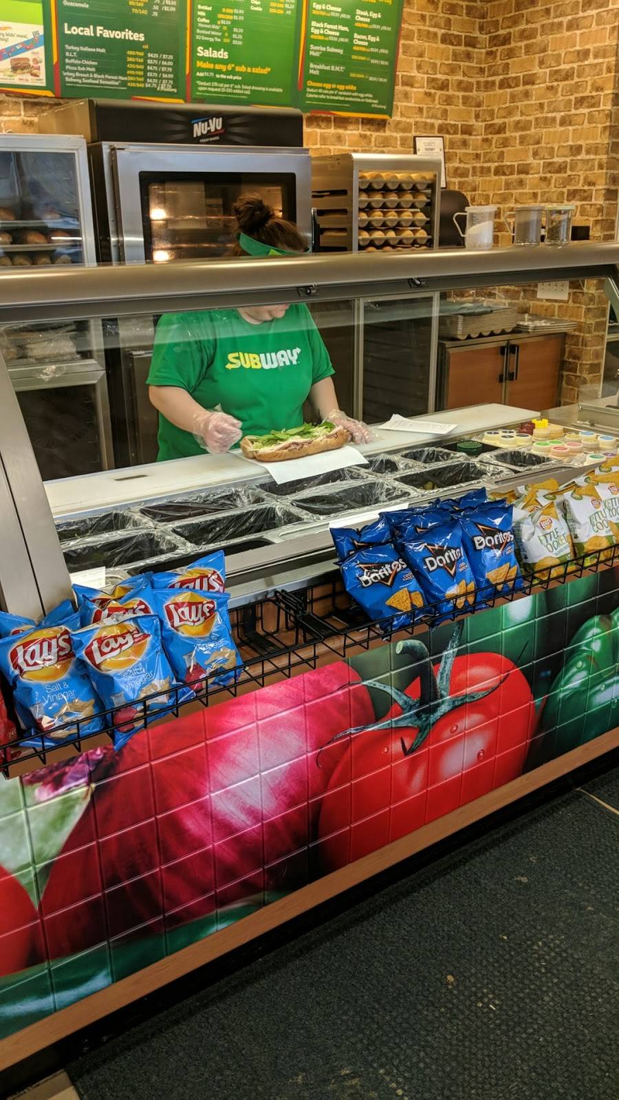 Subway | restaurant | 2456 Lincoln Hwy, Chester, WV 26034, USA | 3044593352 OR +1 304-459-3352