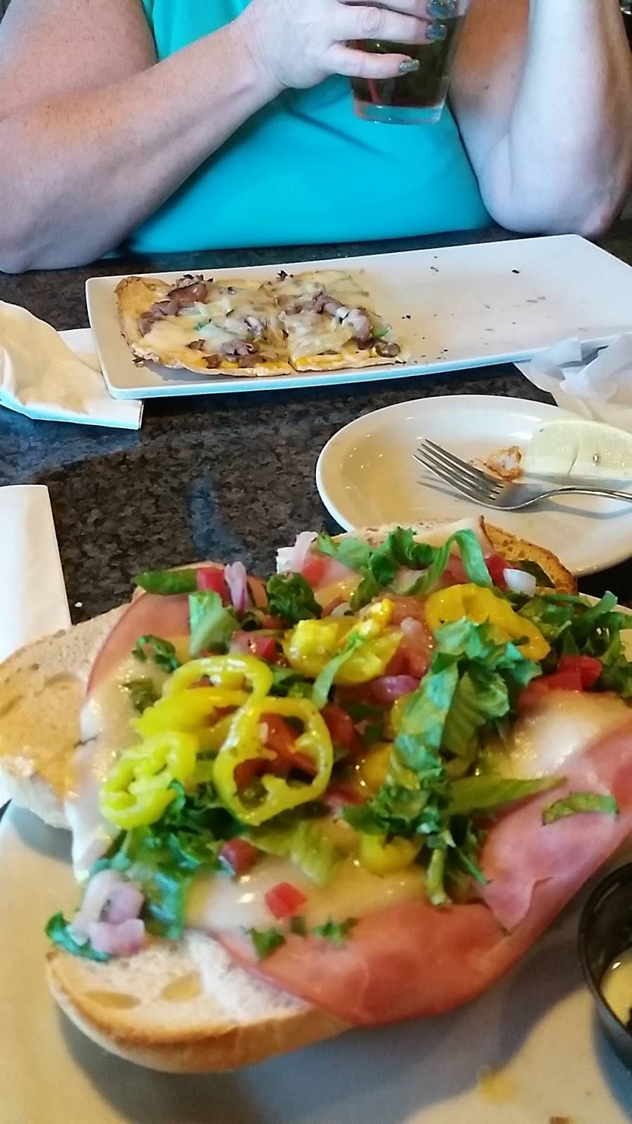 Gecko’s Grill & Pub | restaurant | 7228 55th Ave E, Bradenton, FL 34203, USA | 9417278988 OR +1 941-727-8988