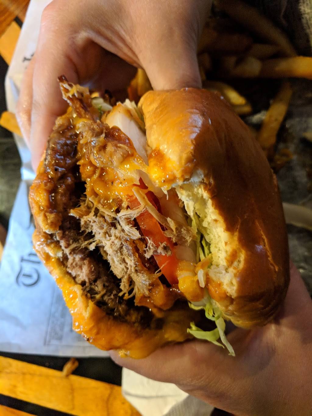 Mongo McMichaels | restaurant | 1101 N Independence Blvd, Romeoville, IL 60446, USA | 6307391660 OR +1 630-739-1660